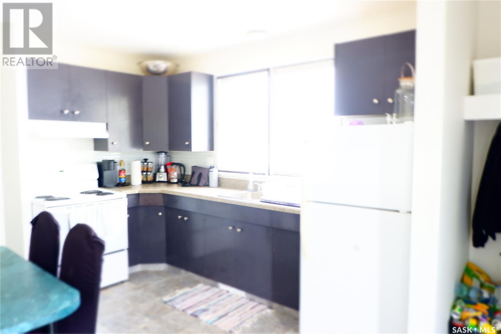 24b Kasper Crescent, Assiniboia, Saskatchewan  S0H 0B0 - Photo 3 - SK980166