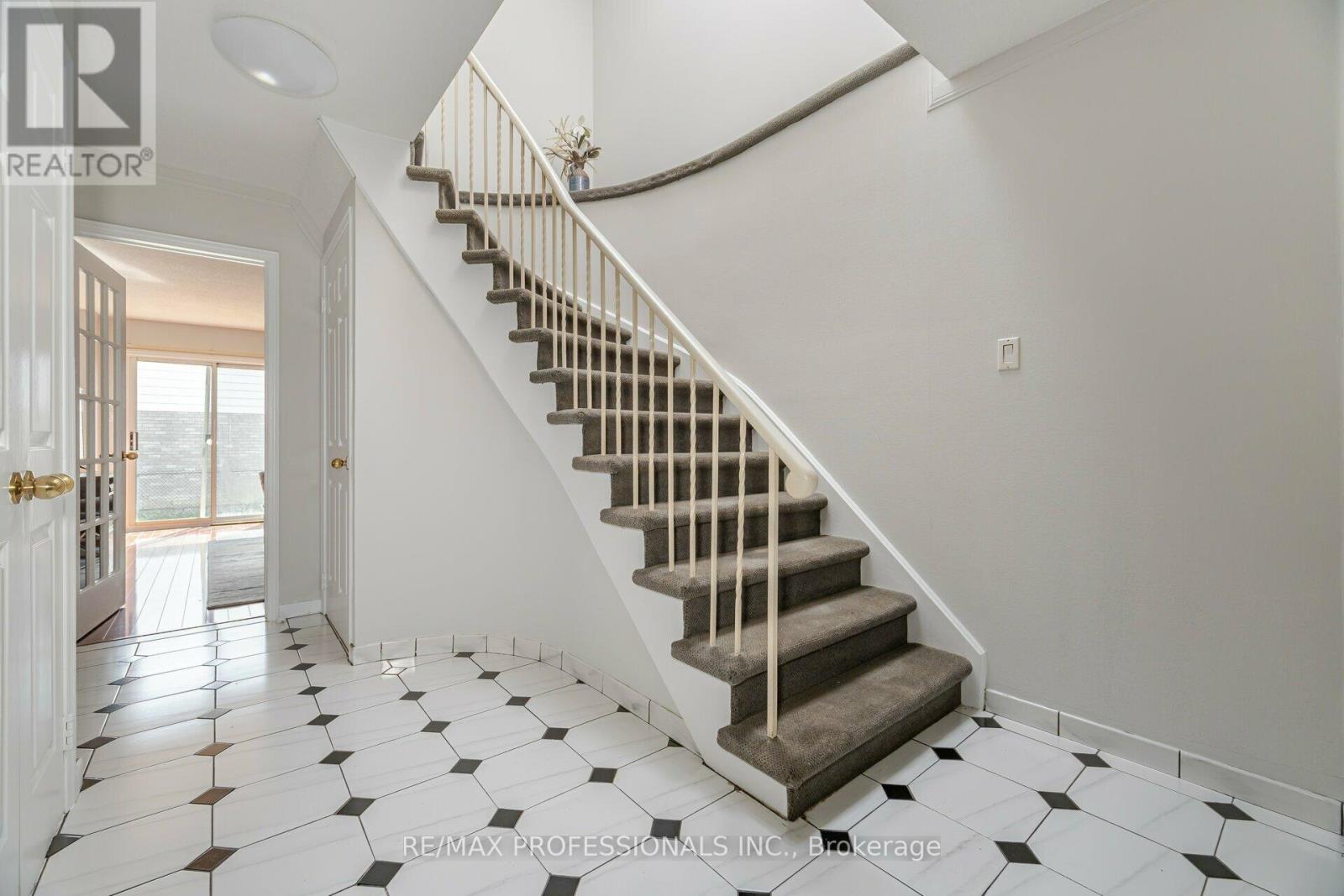 50 Franca Crescent, Toronto, Ontario  M9V 4S3 - Photo 22 - W9398773