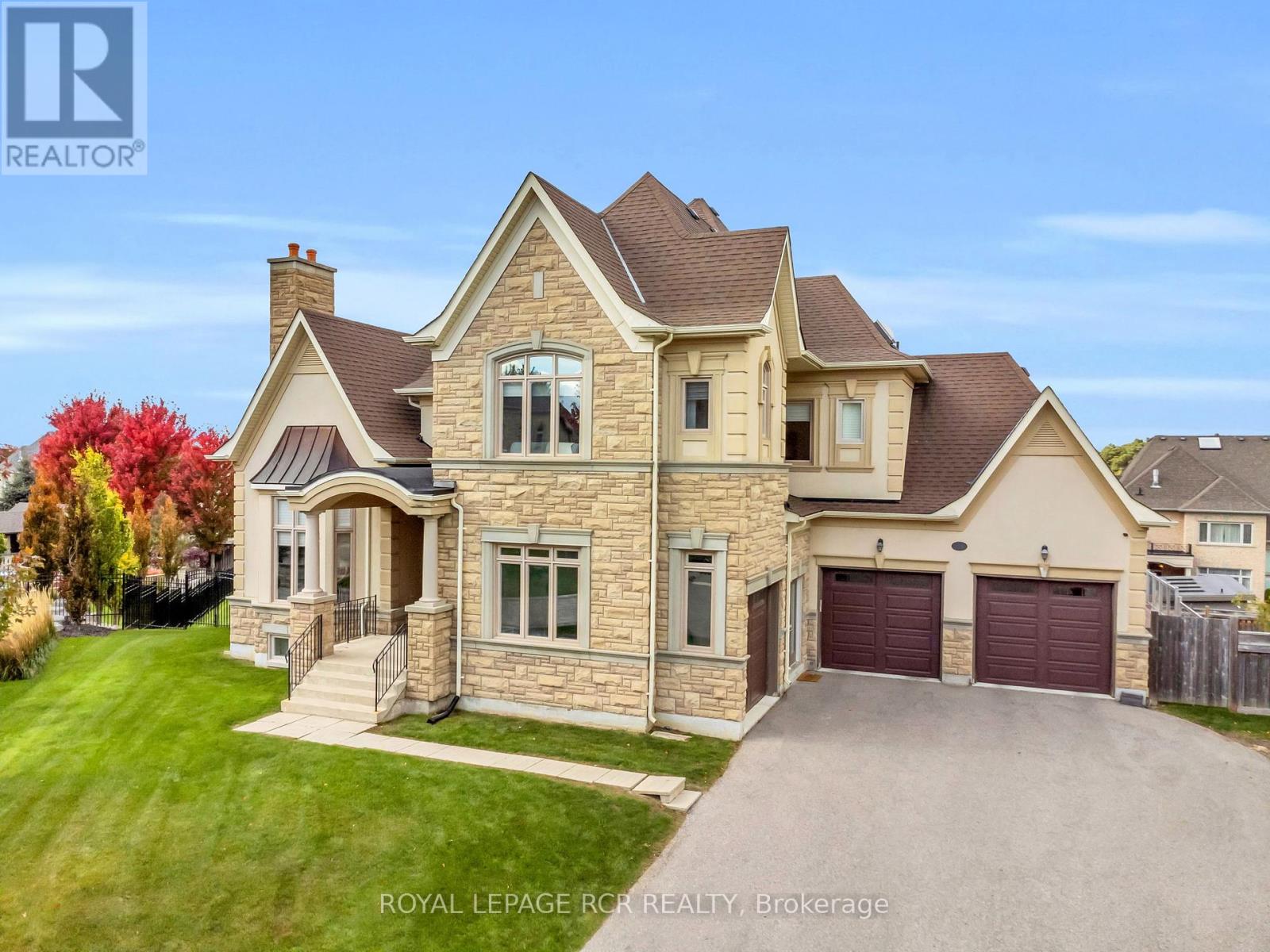 30 LONGTHORPE COURT, Aurora, Ontario