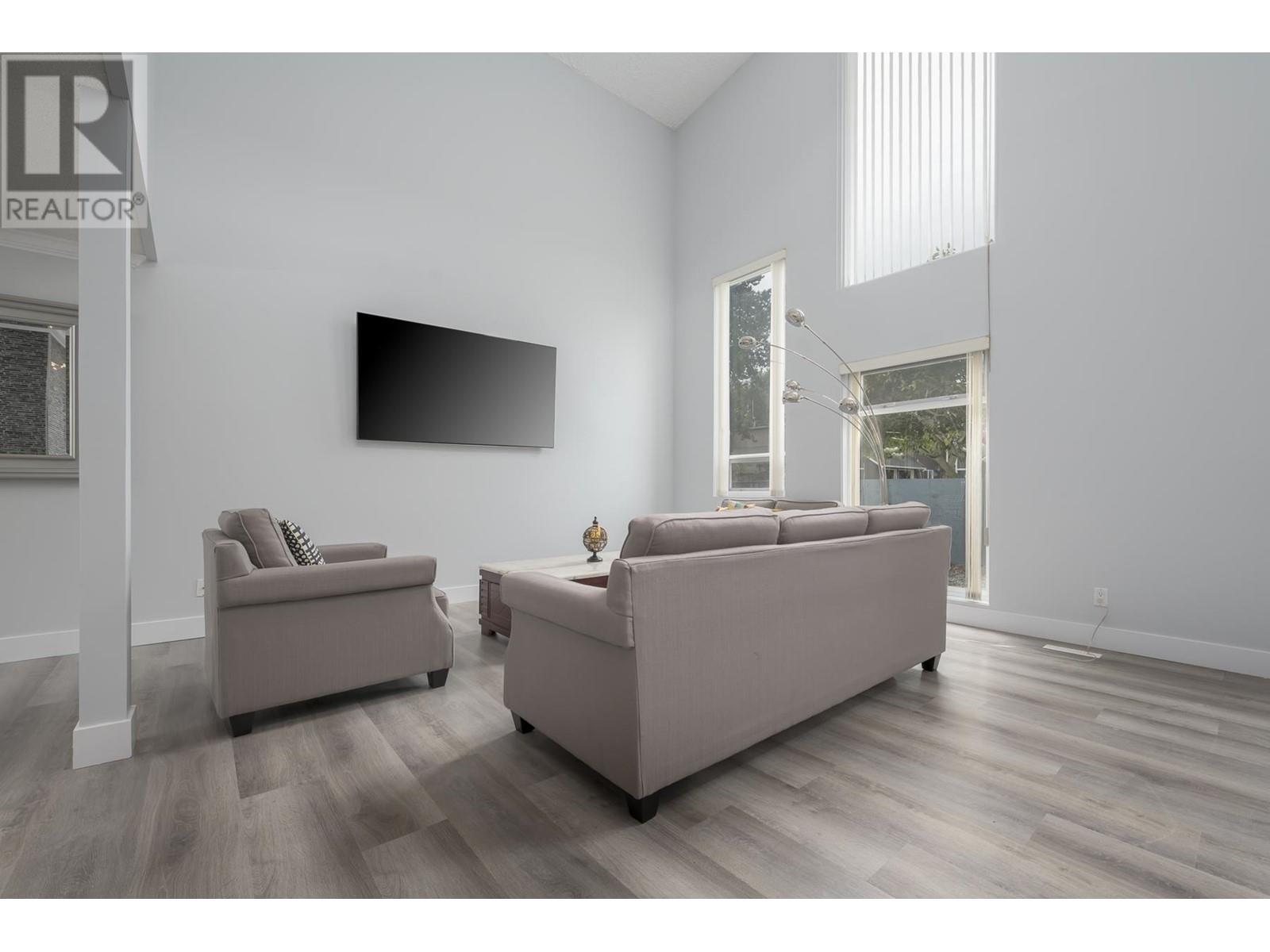 482 Shannon Way, Delta, British Columbia  V4M 2W5 - Photo 4 - R2936471