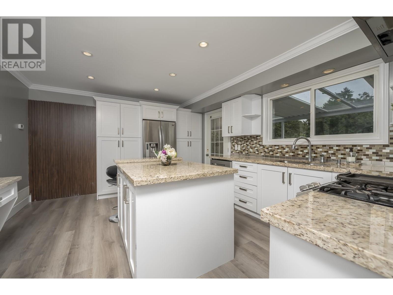 482 Shannon Way, Delta, British Columbia  V4M 2W5 - Photo 7 - R2936471