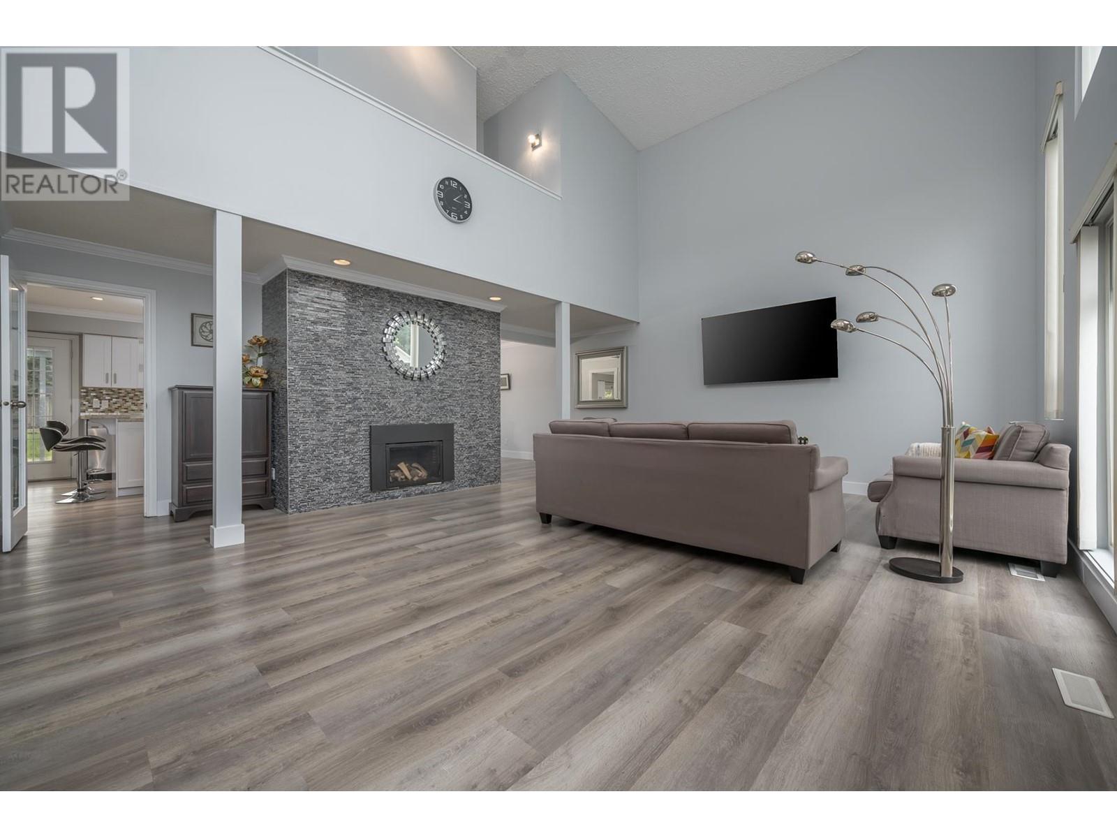 482 Shannon Way, Delta, British Columbia  V4M 2W5 - Photo 3 - R2936471