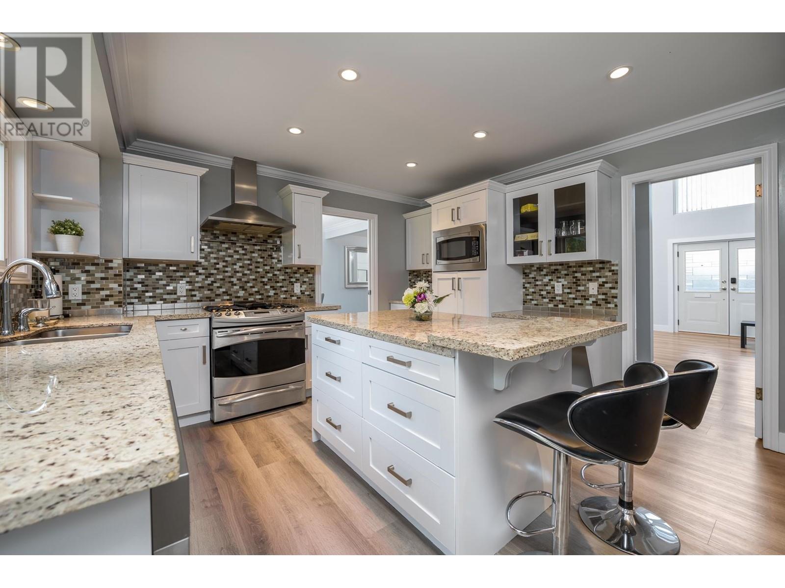482 Shannon Way, Delta, British Columbia  V4M 2W5 - Photo 9 - R2936471