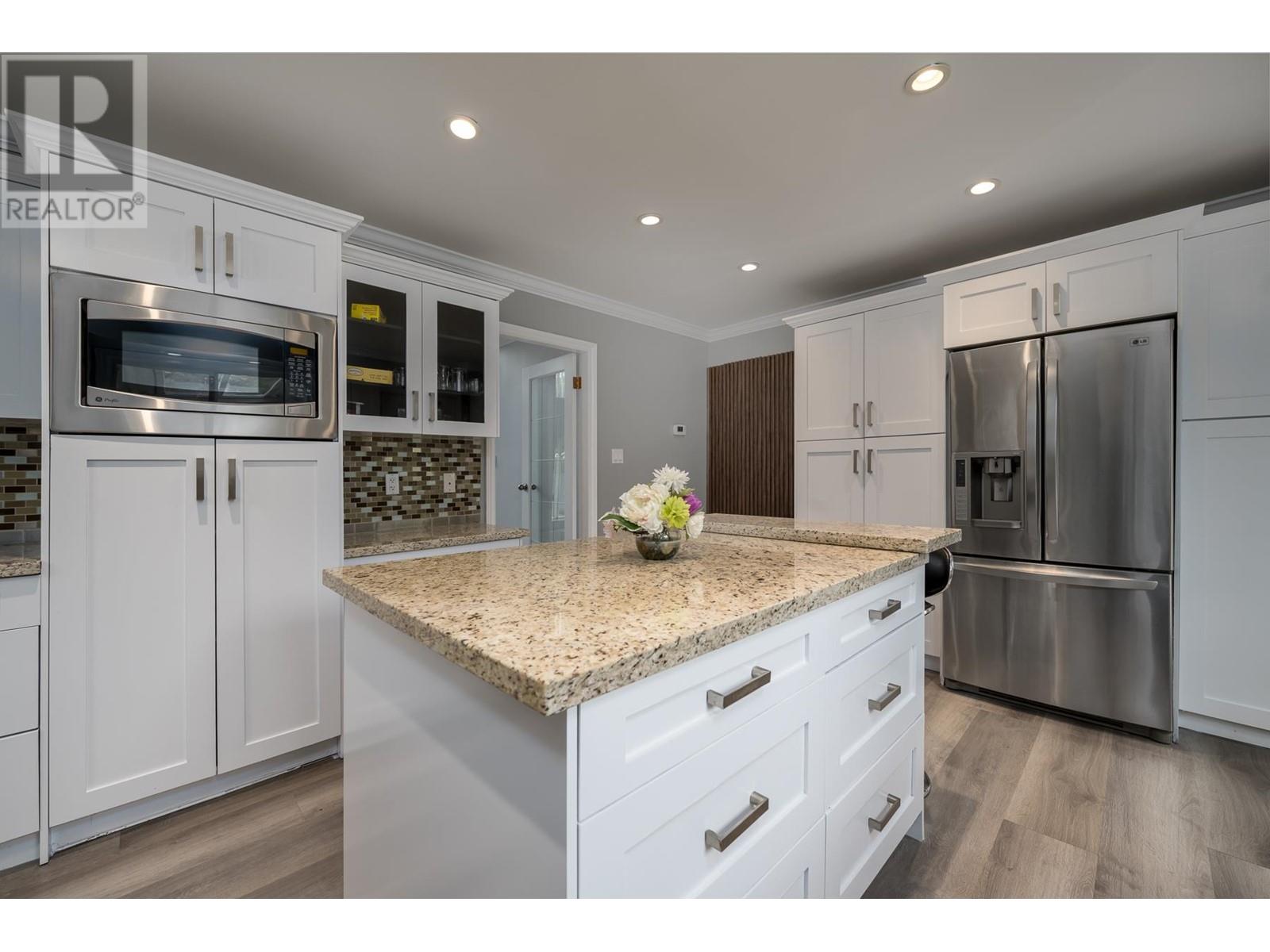482 Shannon Way, Delta, British Columbia  V4M 2W5 - Photo 8 - R2936471