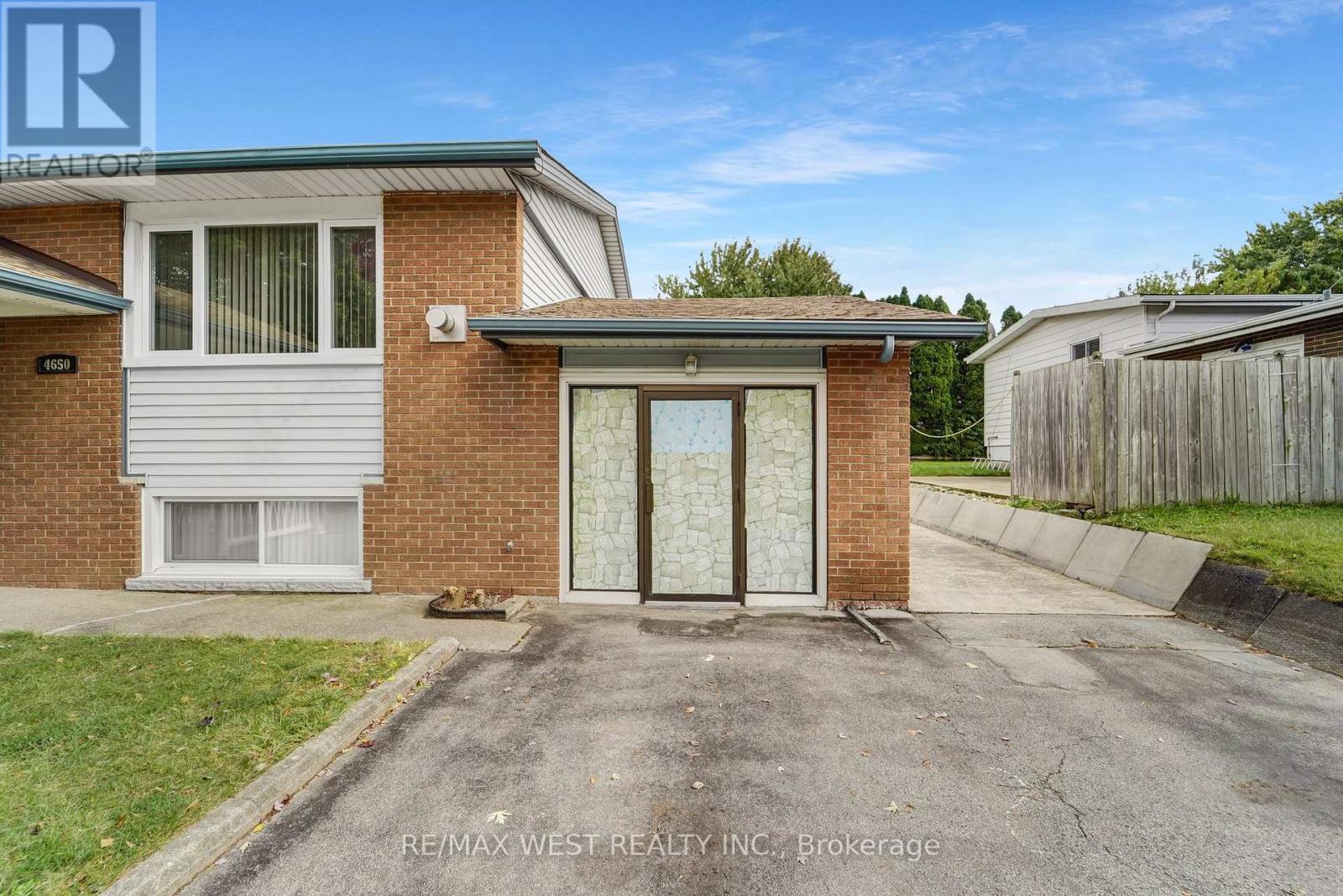 4650 Dorchester Road, Niagara Falls, Ontario  L2E 6N6 - Photo 4 - X9399860