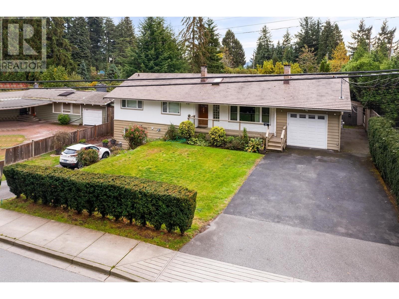 660 Inglewood Avenue, West Vancouver, British Columbia V7T 1X3 - Photo 2 - R2936548