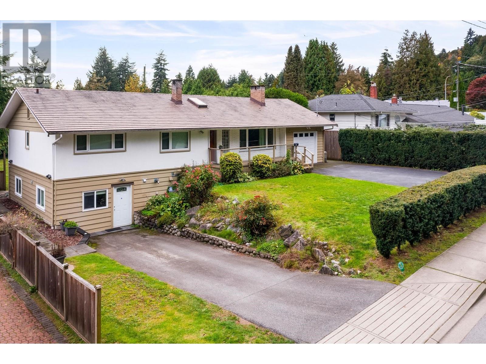 660 Inglewood Avenue, West Vancouver, British Columbia V7T 1X3 - Photo 3 - R2936548