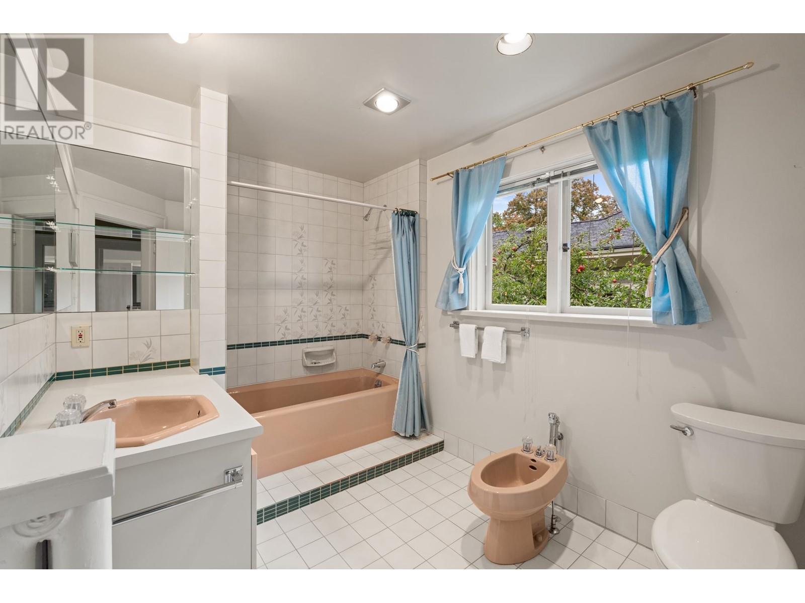 Listing Picture 24 of 40 : 1837 MATTHEWS AVENUE, Vancouver / 溫哥華 - 魯藝地產 Yvonne Lu Group - MLS Medallion Club Member