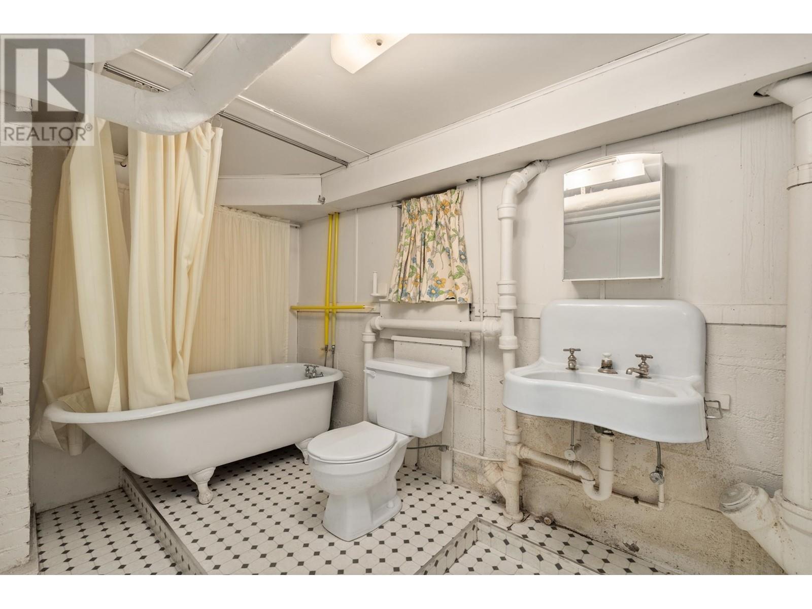 Listing Picture 34 of 40 : 1837 MATTHEWS AVENUE, Vancouver / 溫哥華 - 魯藝地產 Yvonne Lu Group - MLS Medallion Club Member