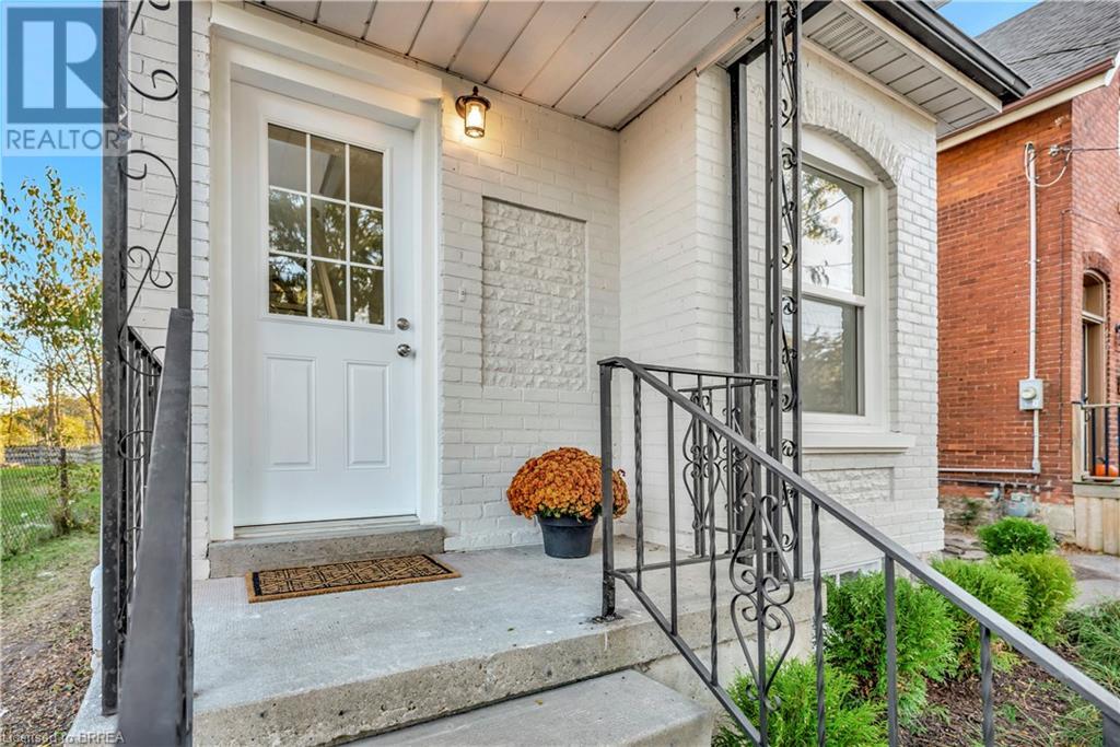 102 GRAND RIVER Avenue, BRANTFORD, Ontario One Percent Realty Ltd