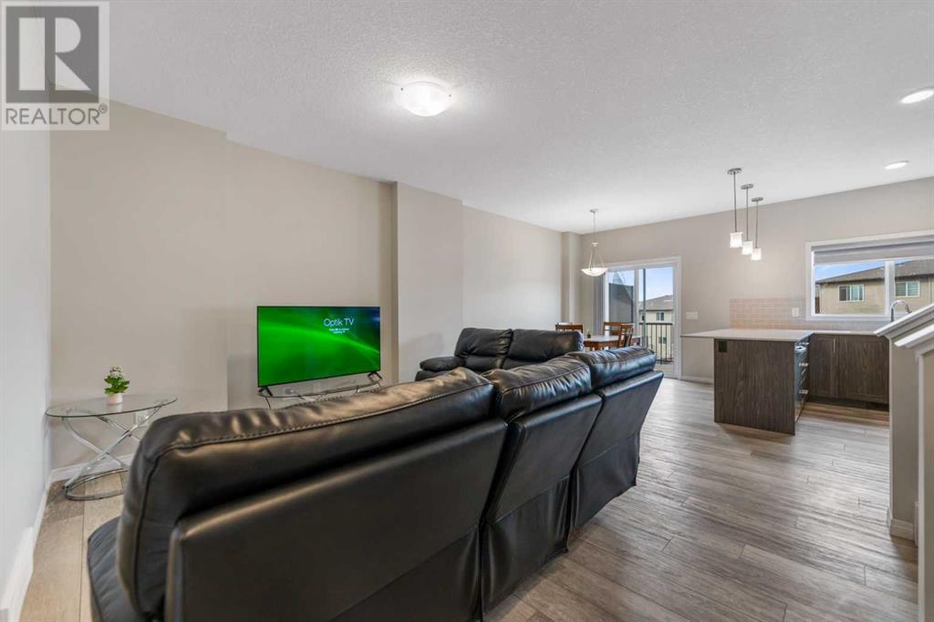 117 Carringvue Park Nw, Calgary, Alberta  T3P 1L1 - Photo 2 - A2168637