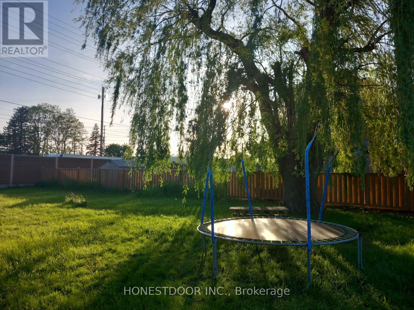 7568 Redstone Road, Mississauga (Malton), Ontario  L4T 2B9 - Photo 10 - W9415577