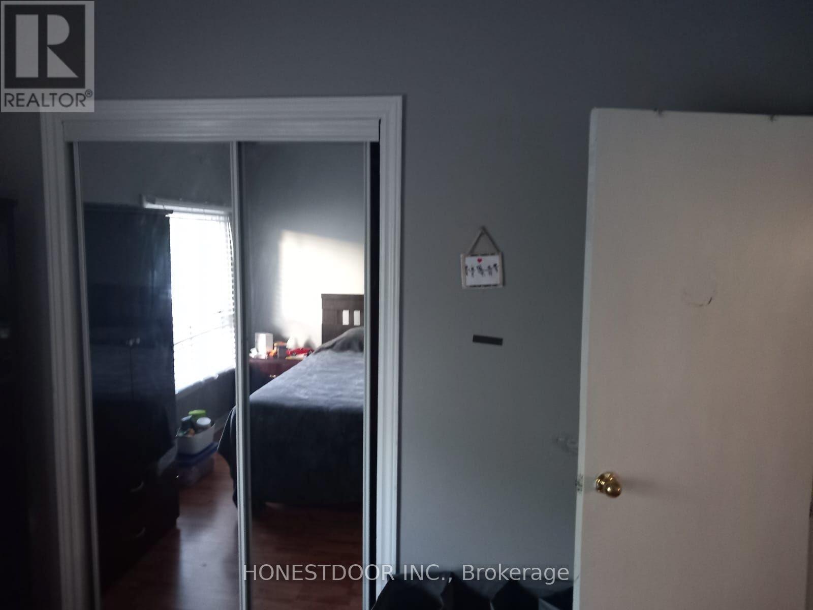 7568 Redstone Road, Mississauga (Malton), Ontario  L4T 2B9 - Photo 8 - W9415577