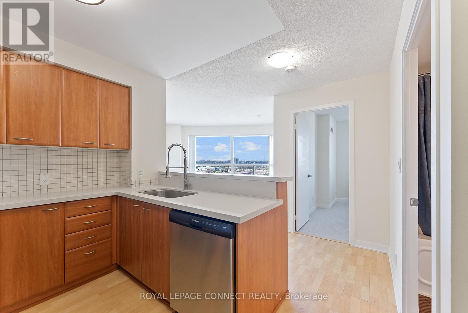 Property at 1712 - 36 LEE CENTRE DRIVE image 3