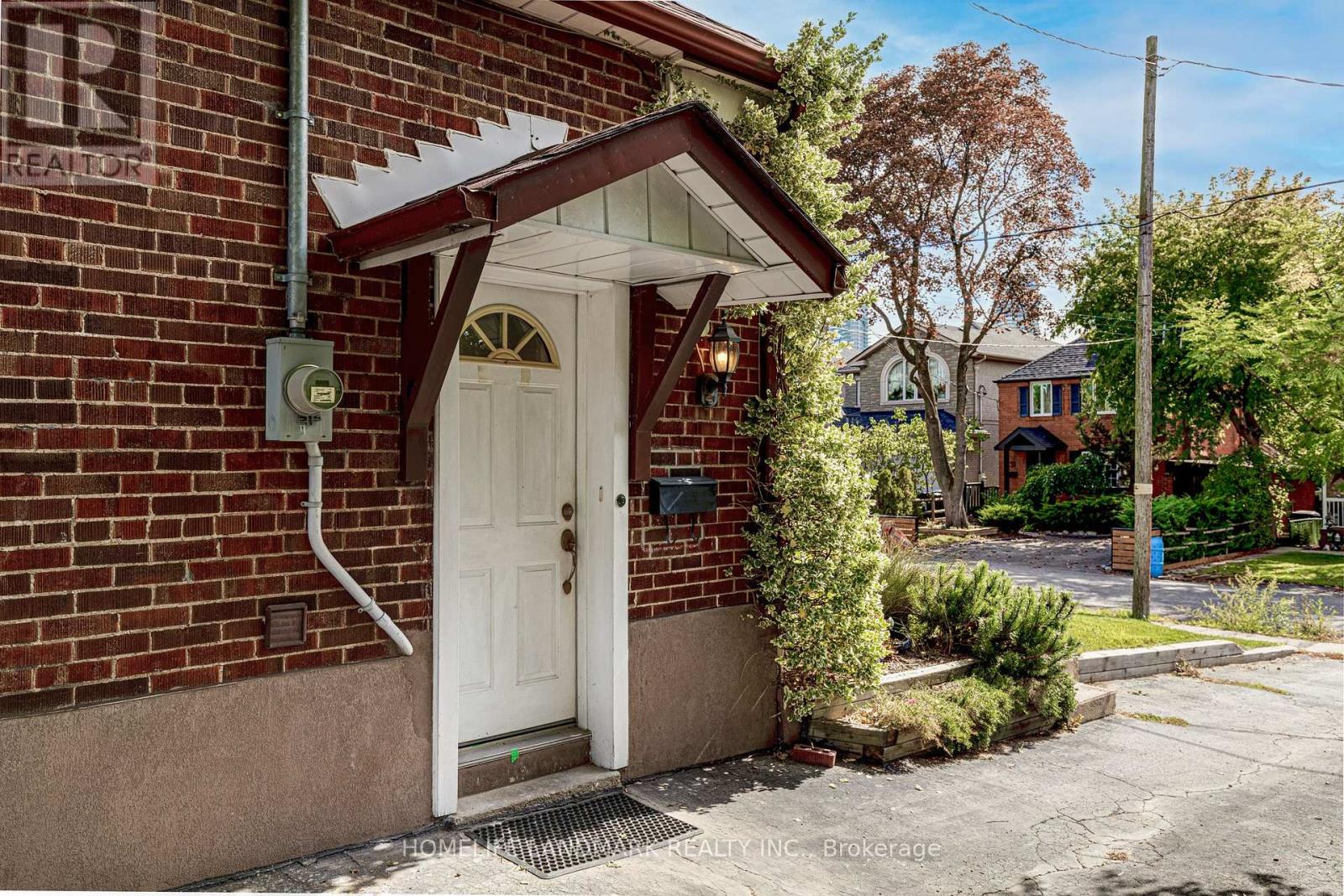 Lower - 34 Ringley Avenue, Toronto, Ontario  M8Y 1P1 - Photo 2 - W9388428