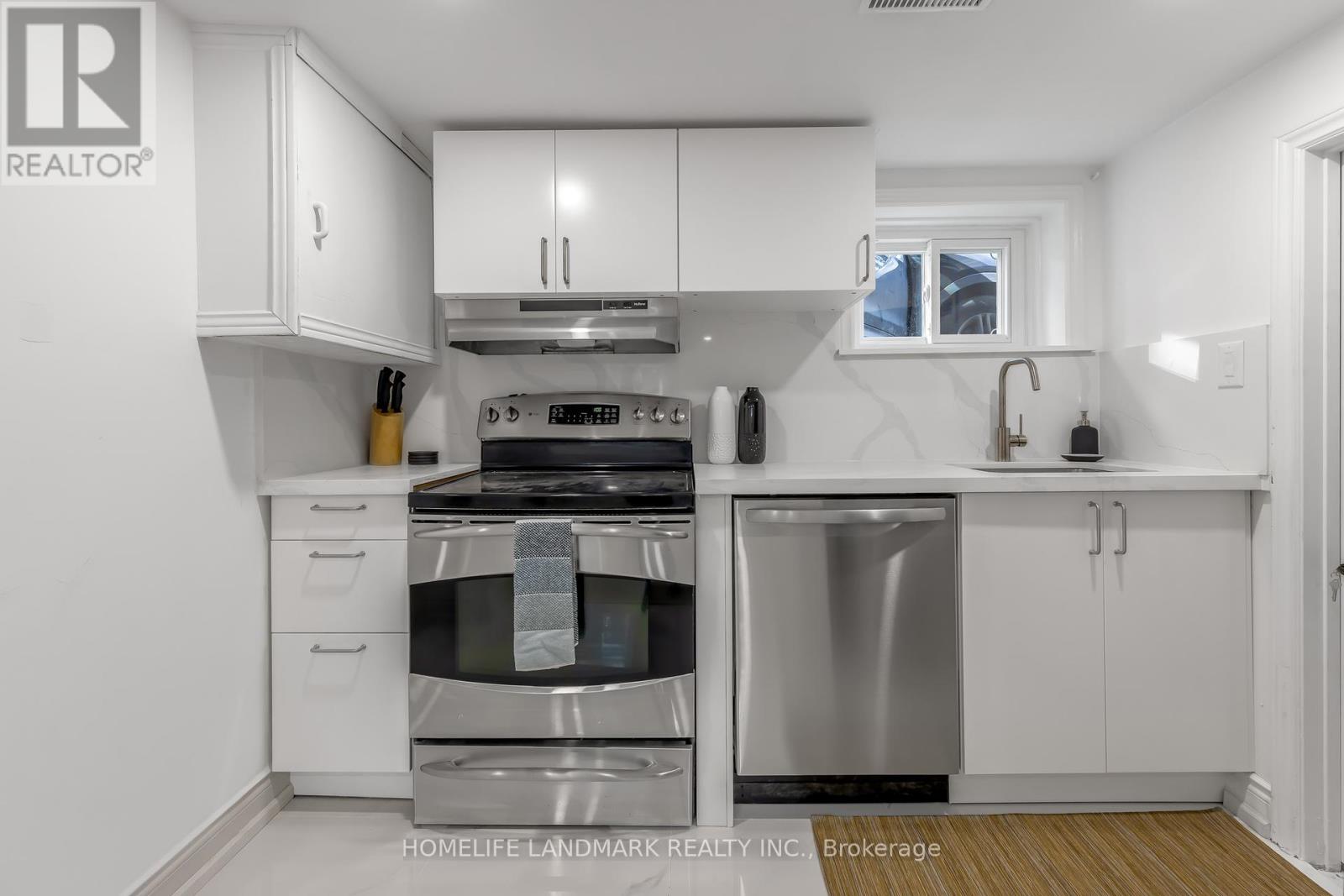 Lower - 34 Ringley Avenue, Toronto, Ontario  M8Y 1P1 - Photo 7 - W9388428