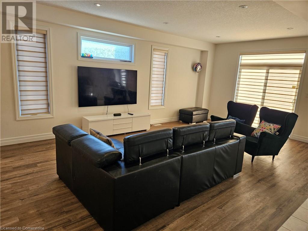 929 Dunnigan Court, Kitchener, Ontario  N2B 3J7 - Photo 7 - 40629343