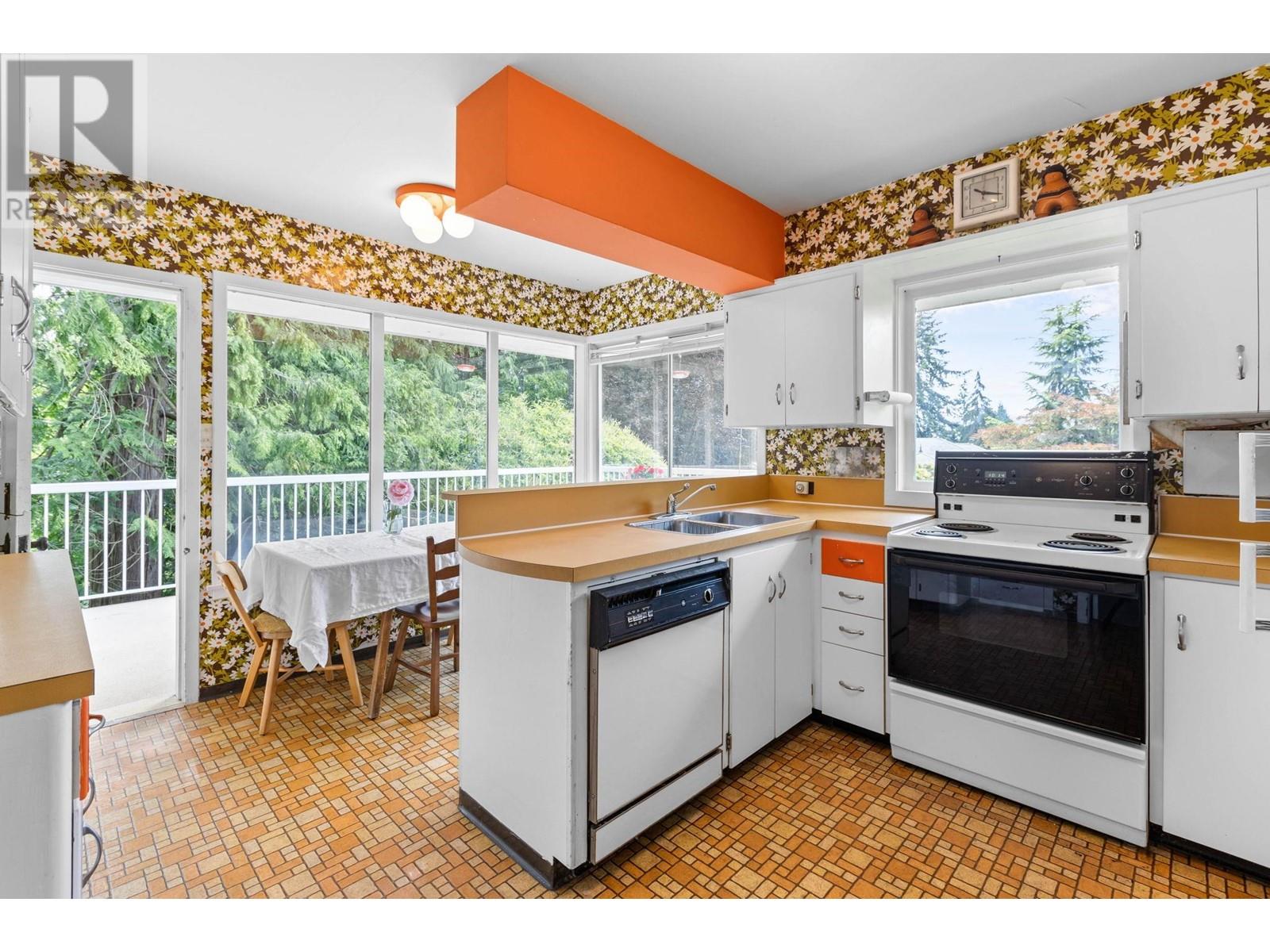 2912 Rosebery Avenue, West Vancouver, British Columbia  V7V 3A6 - Photo 11 - R2919405