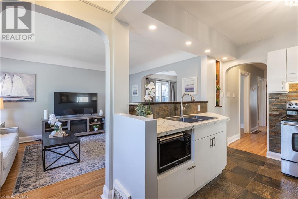 5 Huron Street, St. Catharines, Ontario  L2R 5V7 - Photo 4 - 40662390