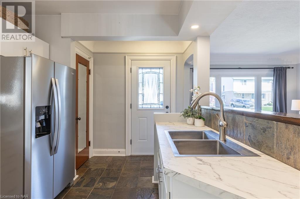 5 Huron Street, St. Catharines, Ontario  L2R 5V7 - Photo 6 - 40662390