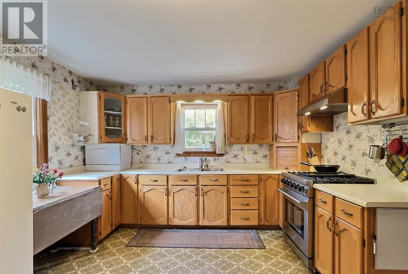 408 Salmon River Road, Valley, Nova Scotia  B6L 4E4 - Photo 2 - 202424909