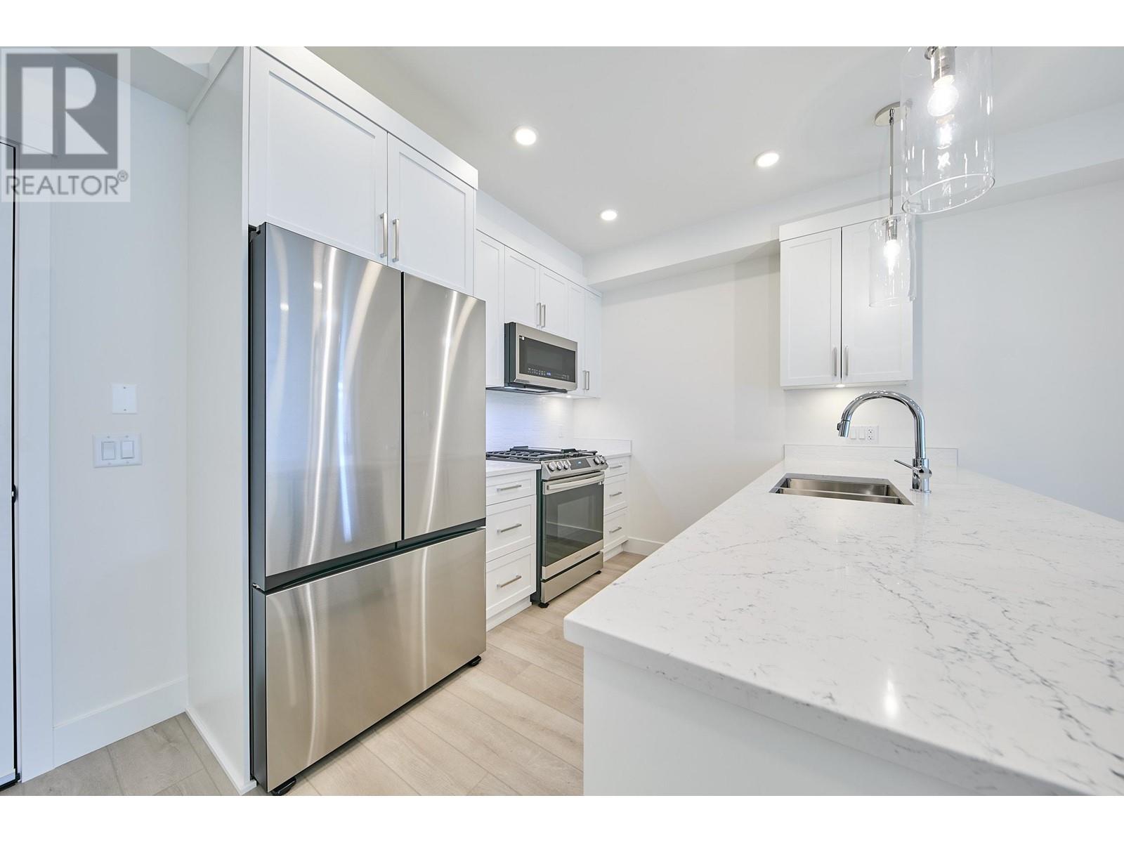 209 22633 SELKIRK AVENUE, Maple Ridge, British Columbia One Percent