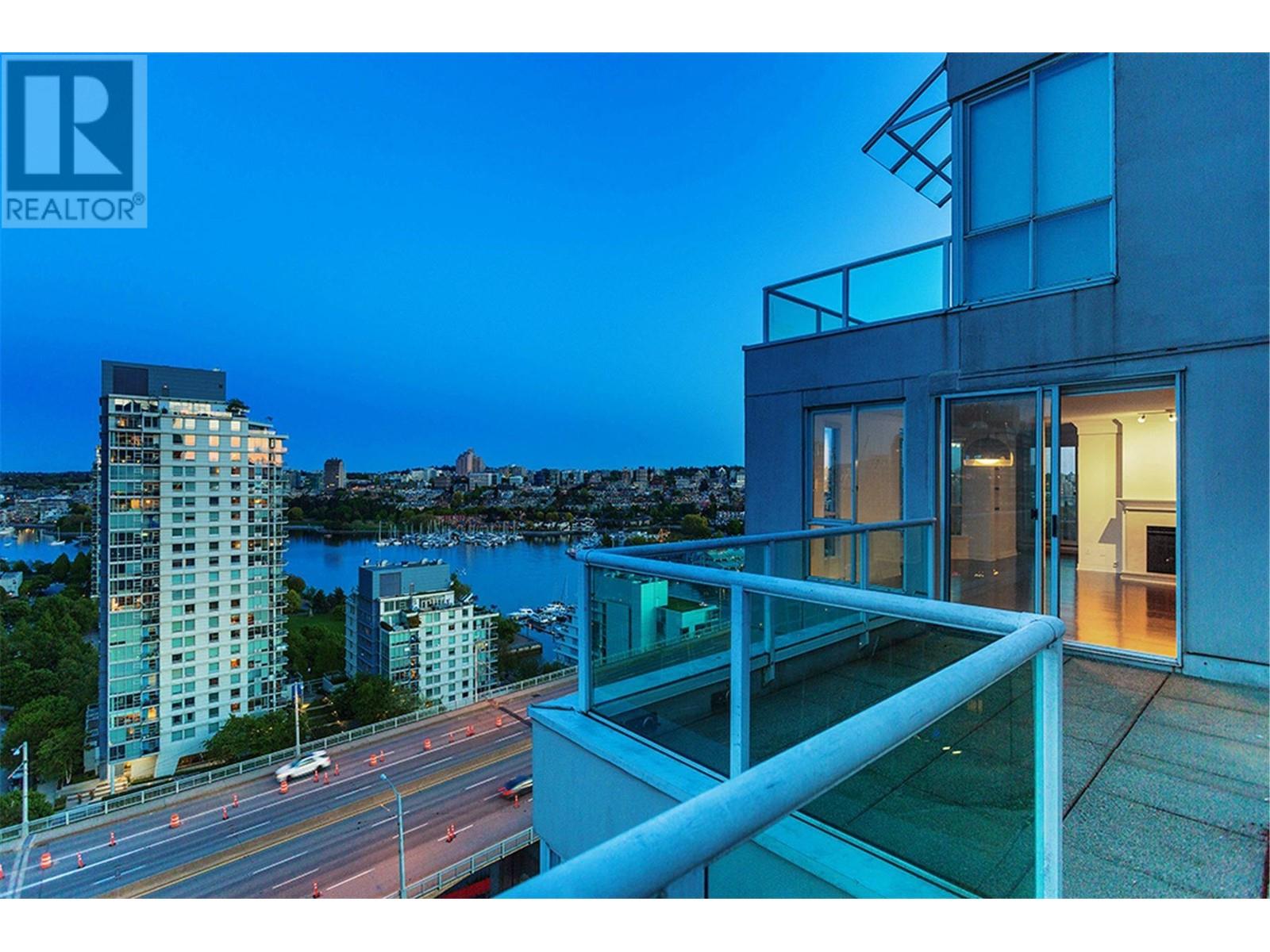 Listing Picture 5 of 40 : 2304 1500 HOWE STREET, Vancouver / 溫哥華 - 魯藝地產 Yvonne Lu Group - MLS Medallion Club Member