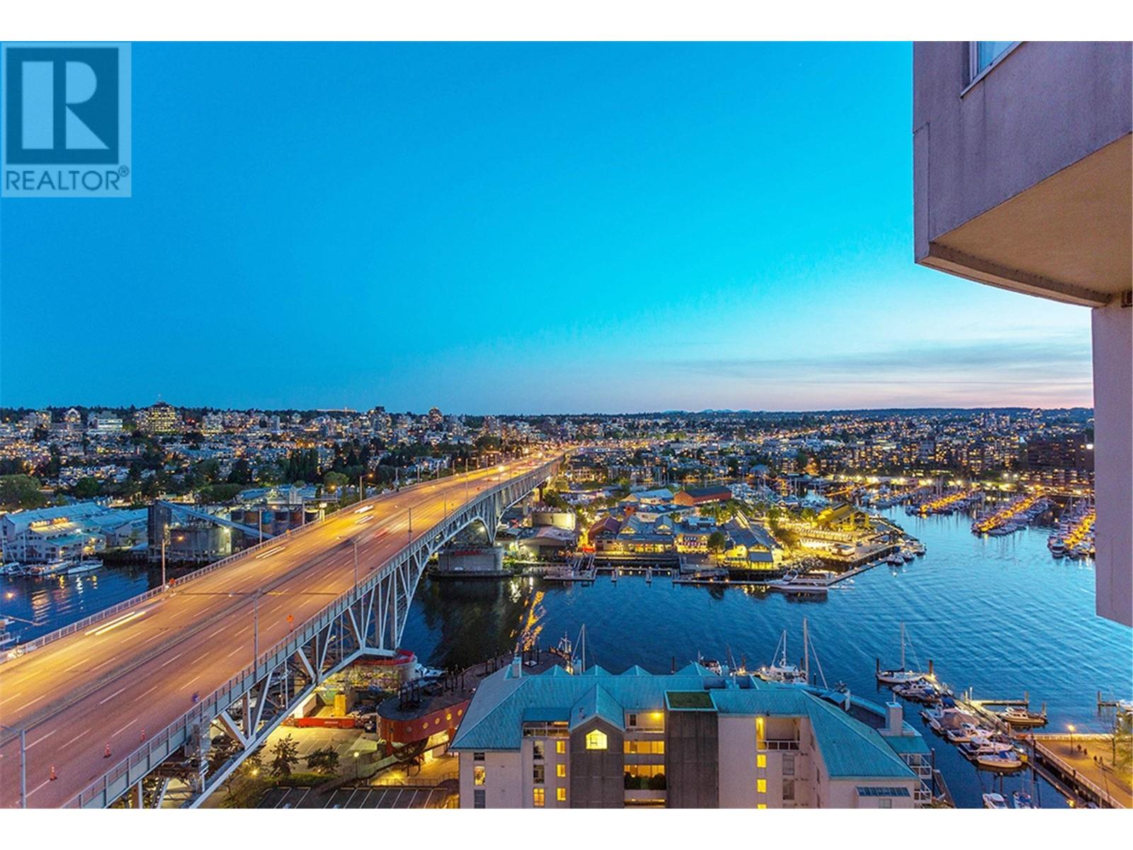 Listing Picture 6 of 40 : 2304 1500 HOWE STREET, Vancouver / 溫哥華 - 魯藝地產 Yvonne Lu Group - MLS Medallion Club Member