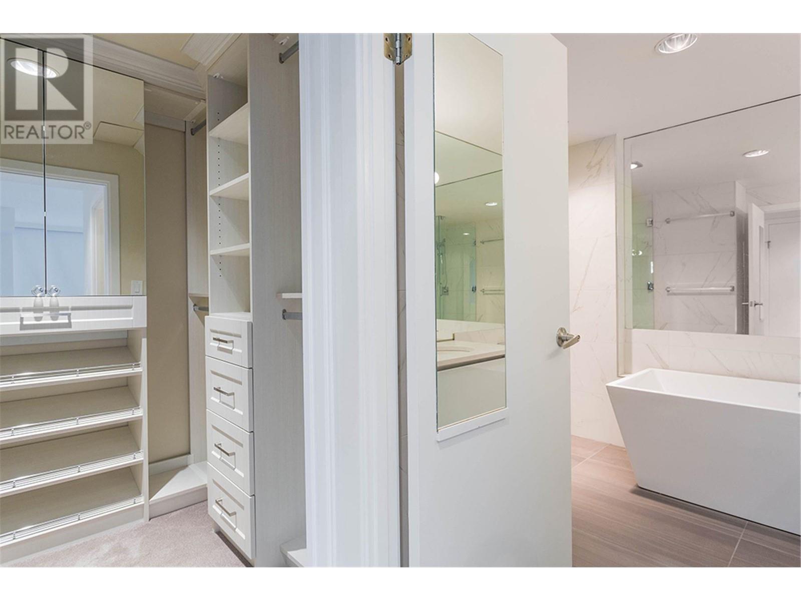 Listing Picture 10 of 40 : 2304 1500 HOWE STREET, Vancouver / 溫哥華 - 魯藝地產 Yvonne Lu Group - MLS Medallion Club Member