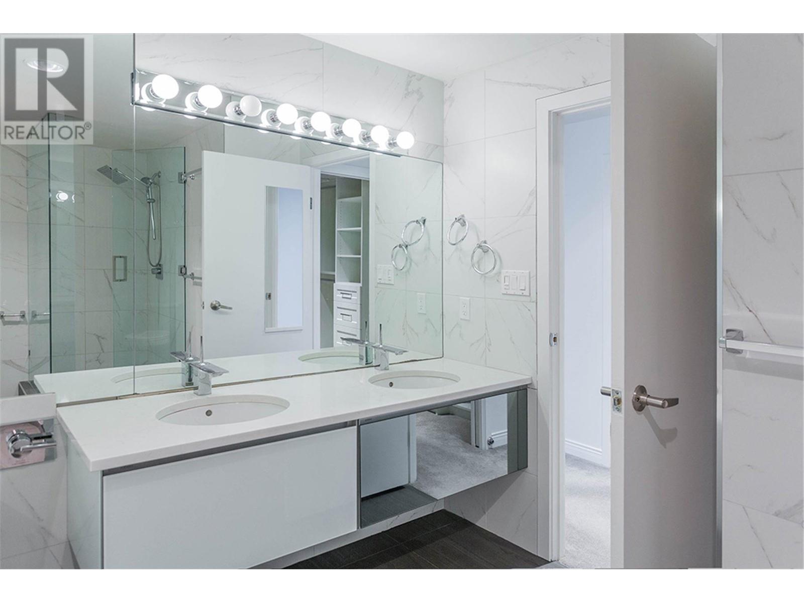 Listing Picture 13 of 40 : 2304 1500 HOWE STREET, Vancouver / 溫哥華 - 魯藝地產 Yvonne Lu Group - MLS Medallion Club Member