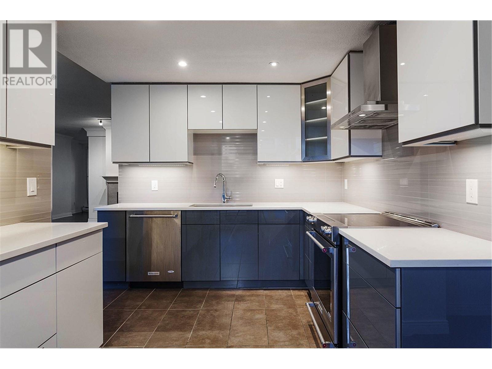 Listing Picture 4 of 40 : 2304 1500 HOWE STREET, Vancouver / 溫哥華 - 魯藝地產 Yvonne Lu Group - MLS Medallion Club Member