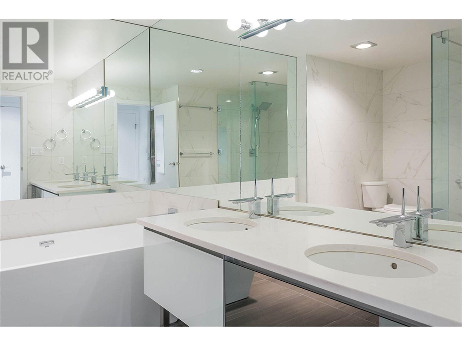 Listing Picture 11 of 40 : 2304 1500 HOWE STREET, Vancouver / 溫哥華 - 魯藝地產 Yvonne Lu Group - MLS Medallion Club Member