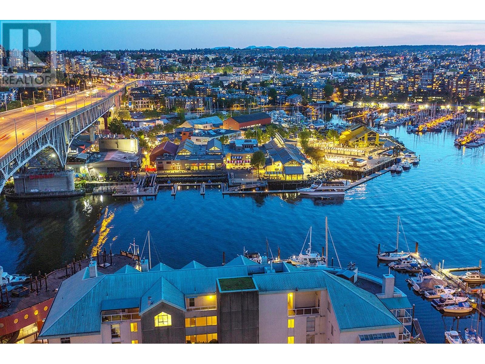 Listing Picture 32 of 40 : 2304 1500 HOWE STREET, Vancouver / 溫哥華 - 魯藝地產 Yvonne Lu Group - MLS Medallion Club Member