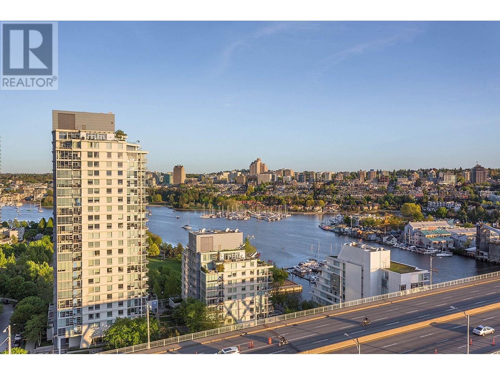 Listing Picture 39 of 40 : 2304 1500 HOWE STREET, Vancouver / 溫哥華 - 魯藝地產 Yvonne Lu Group - MLS Medallion Club Member