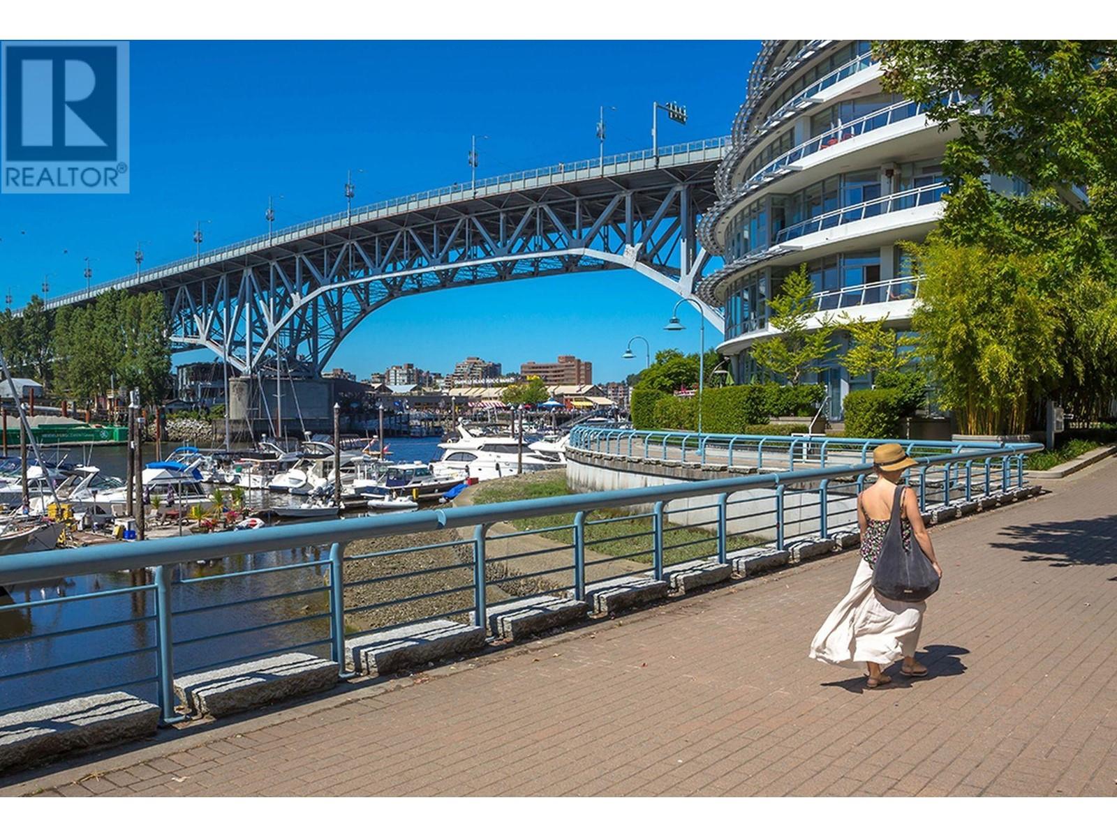 Listing Picture 34 of 40 : 2304 1500 HOWE STREET, Vancouver / 溫哥華 - 魯藝地產 Yvonne Lu Group - MLS Medallion Club Member