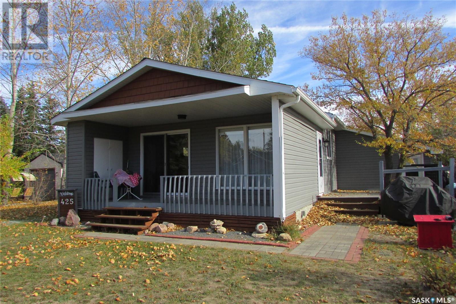 Property at 425 Mistusinne CRESCENT image 1