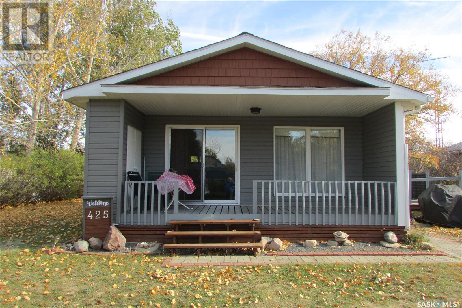Property at 425 Mistusinne CRESCENT image 2