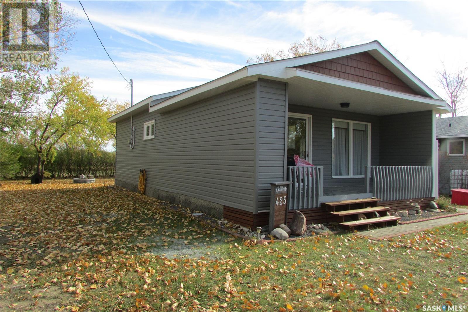 Property at 425 Mistusinne CRESCENT image 3