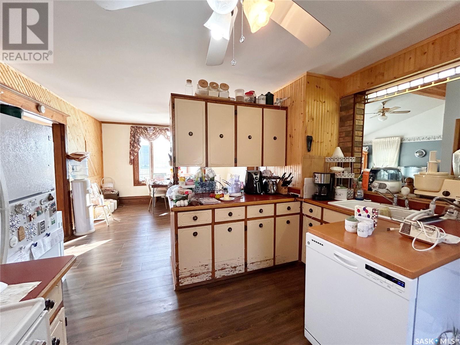 11 Warren Street, Redvers, Saskatchewan  S0C 2H0 - Photo 10 - SK986393