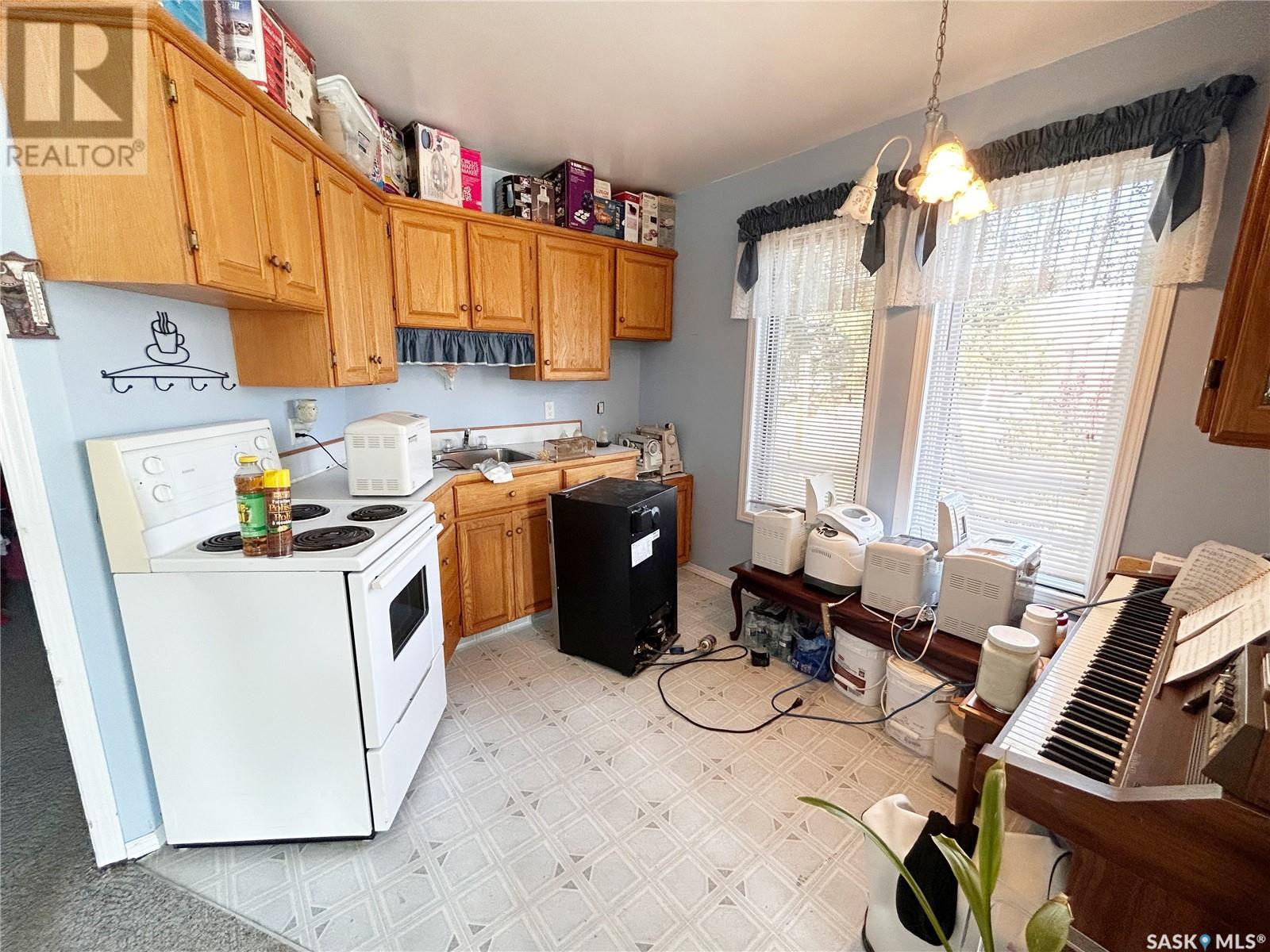 11 Warren Street, Redvers, Saskatchewan  S0C 2H0 - Photo 17 - SK986393