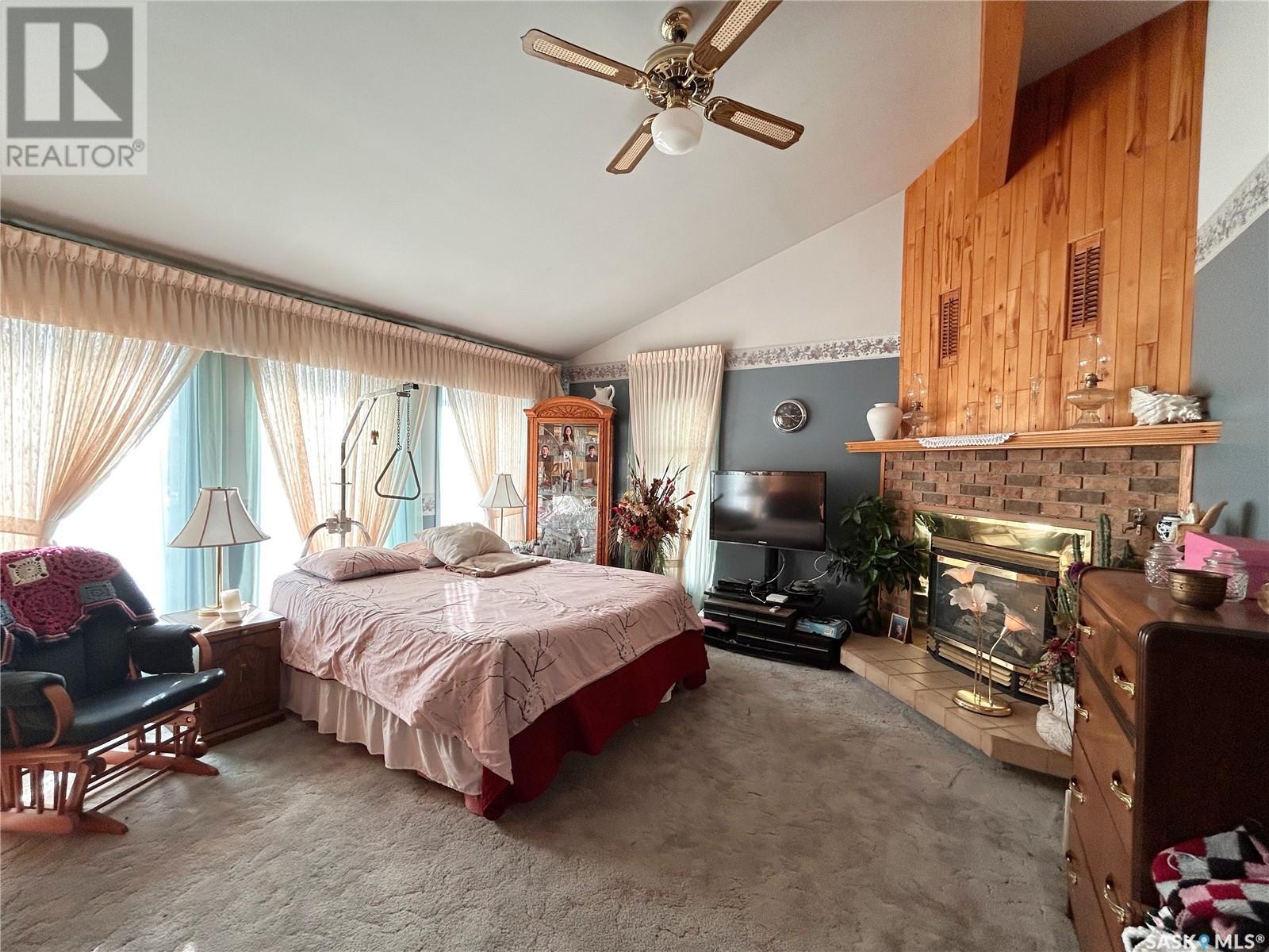 11 Warren Street, Redvers, Saskatchewan  S0C 2H0 - Photo 2 - SK986393
