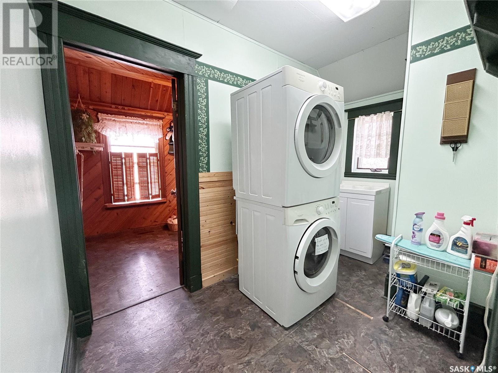 11 Warren Street, Redvers, Saskatchewan  S0C 2H0 - Photo 24 - SK986393