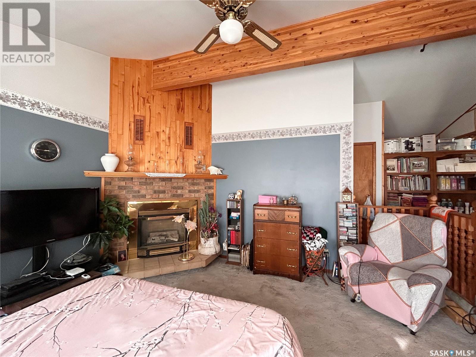11 Warren Street, Redvers, Saskatchewan  S0C 2H0 - Photo 3 - SK986393