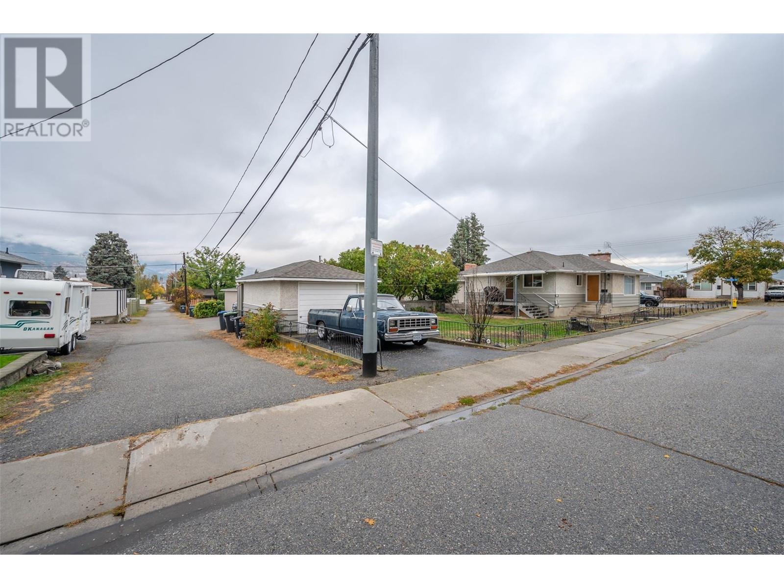 1301 BALFOUR Street Penticton, BC V2A4Y7_38