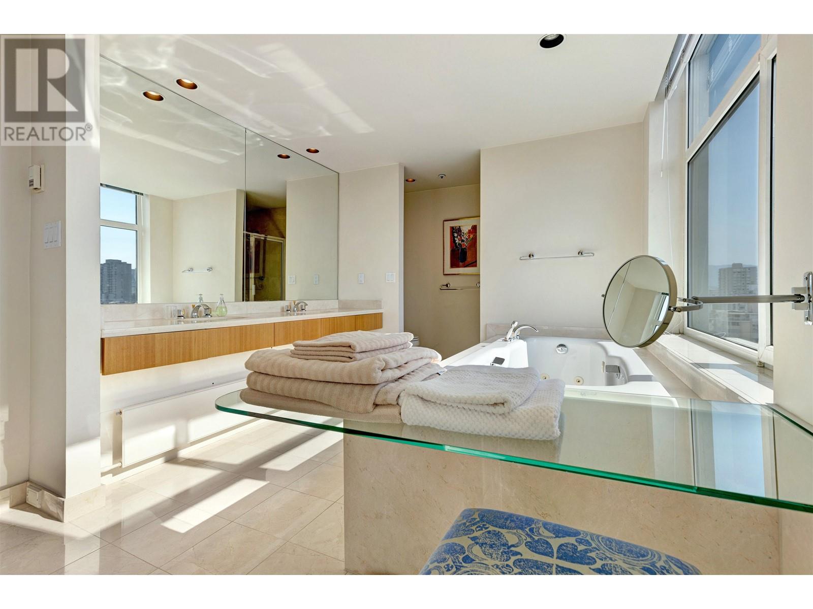 Listing Picture 21 of 40 : 1600 1919 BEACH AVENUE, Vancouver / 溫哥華 - 魯藝地產 Yvonne Lu Group - MLS Medallion Club Member