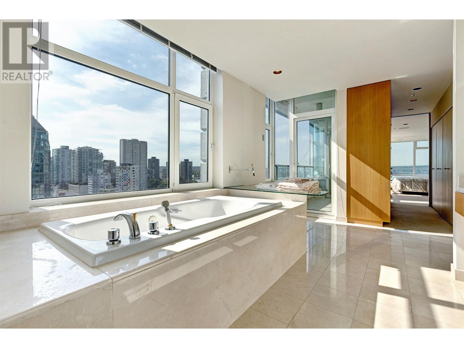 Listing Picture 22 of 40 : 1600 1919 BEACH AVENUE, Vancouver / 溫哥華 - 魯藝地產 Yvonne Lu Group - MLS Medallion Club Member