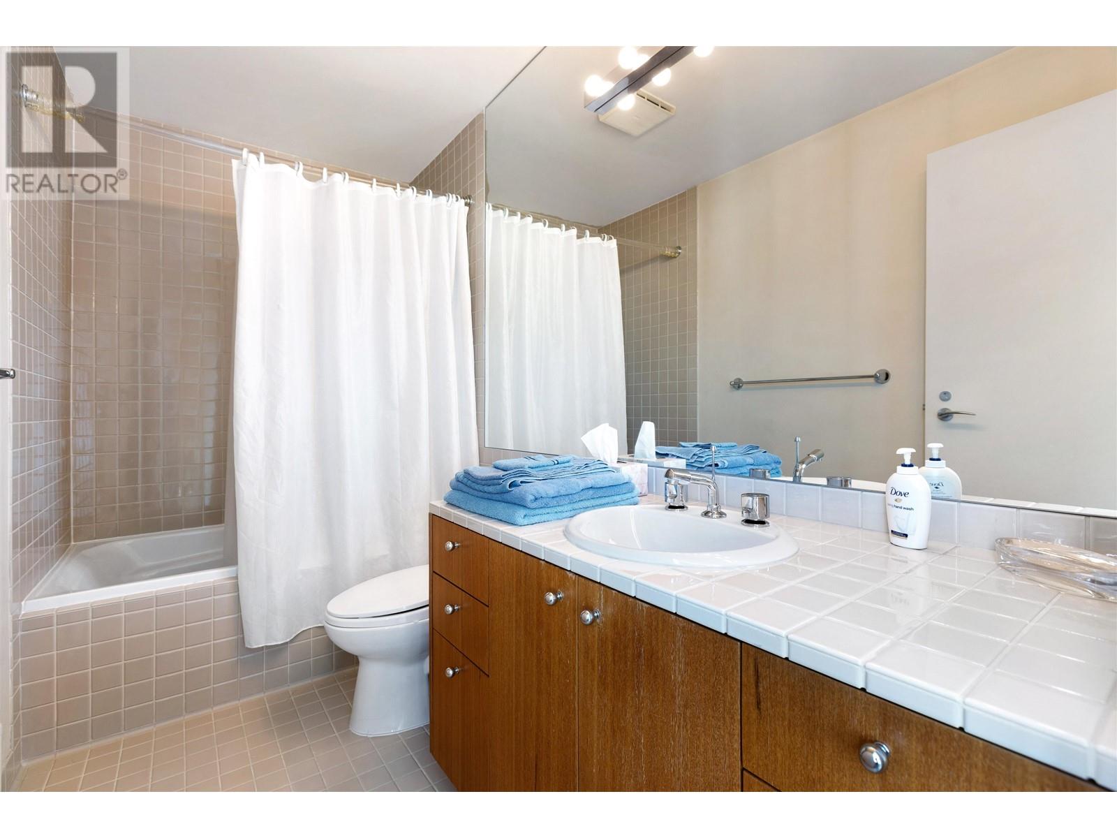 Listing Picture 25 of 40 : 1600 1919 BEACH AVENUE, Vancouver / 溫哥華 - 魯藝地產 Yvonne Lu Group - MLS Medallion Club Member