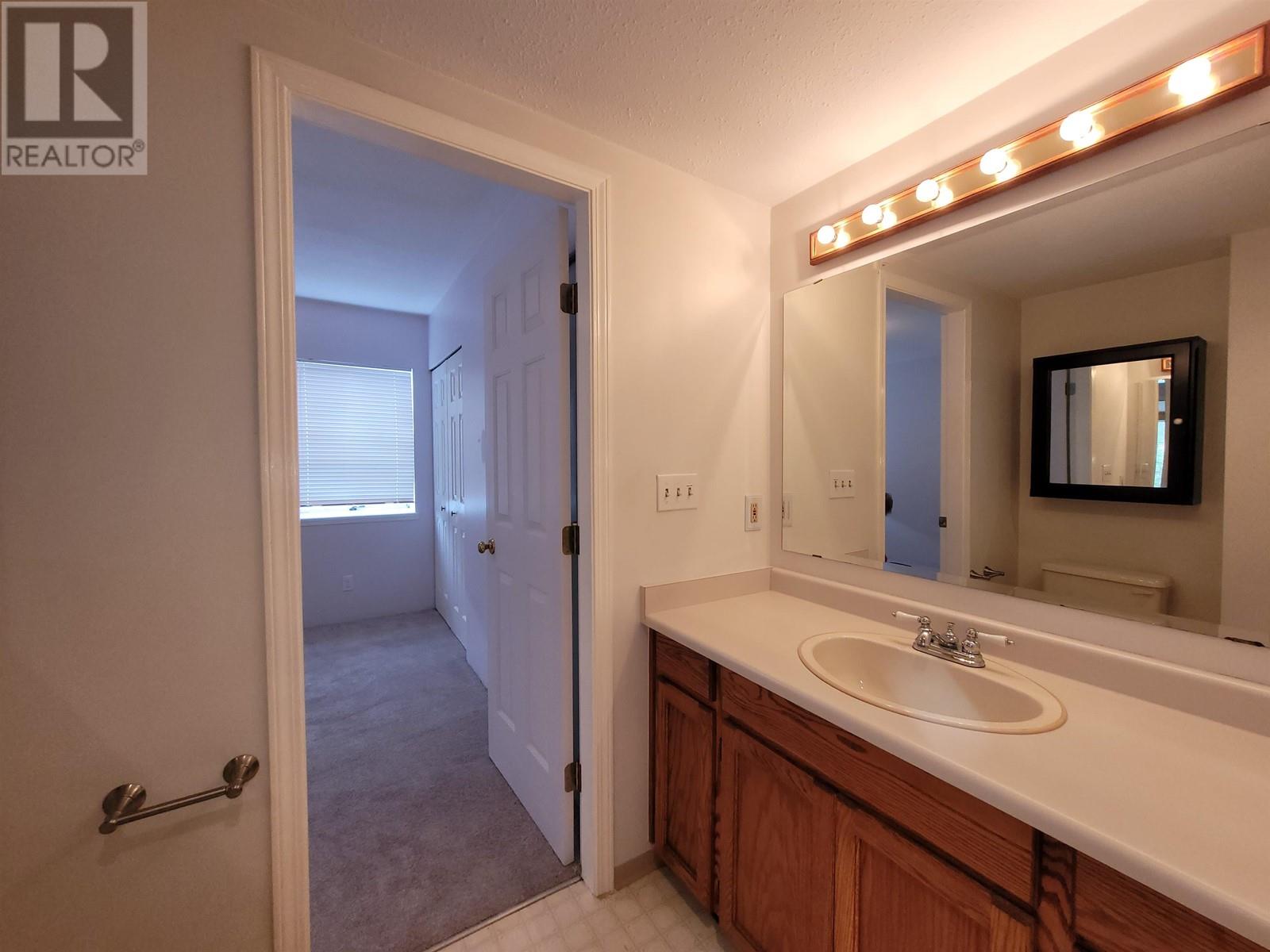 104 2050 COQUITLAM AVENUE, Port Coquitlam, British Columbia One