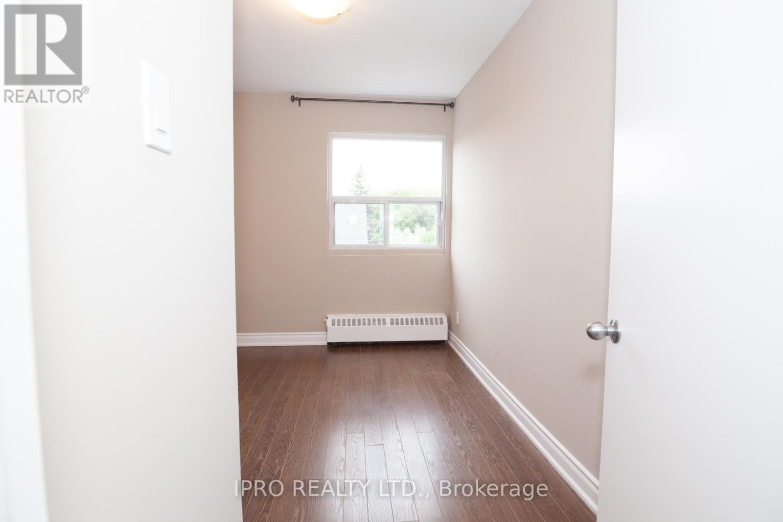 Upper - 920 Pape Avenue, Toronto, Ontario  M4K 3V2 - Photo 16 - E9417227