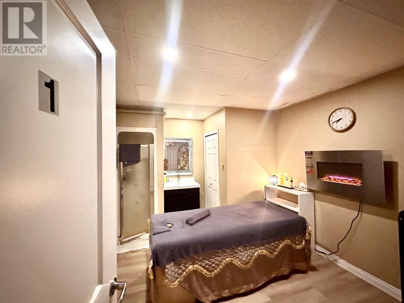 Property at 121 W BROADWAY image 4